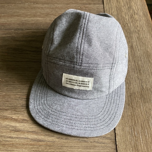 🌴NWT OnRunning 5 Panel Cap - Picture 4 of 9